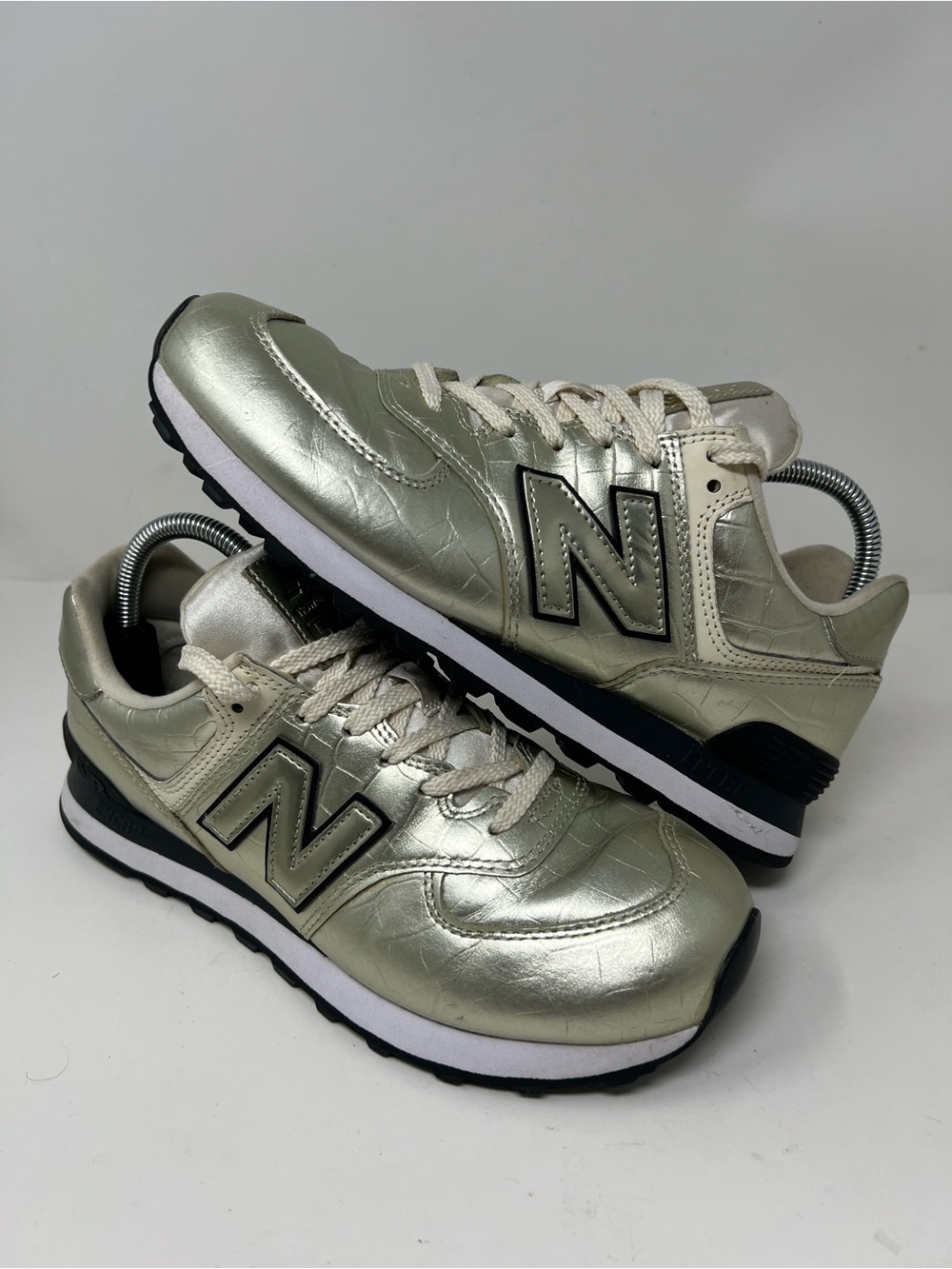 New Balance 574 Metallic Gold Green Croc Running Shoes WL574PI2 Women's Sz 9.5